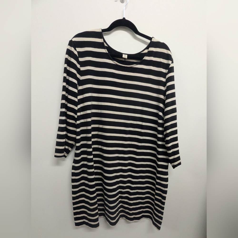 Old Navy Black and White Striped Long Sleeve Dress